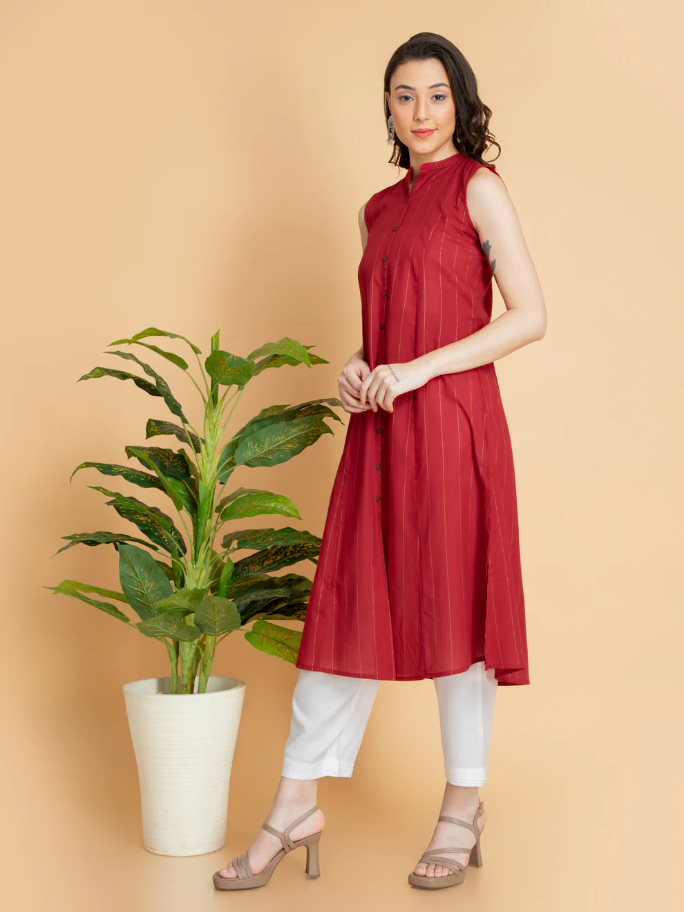 Maroon Zari Stripe Sleeveless Mandarin Kurti